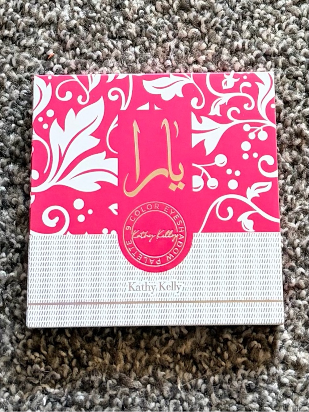 YARA CANDY 9-Color Women's Eye Shadow Palette - Assorted Pink & Neutral Shades - Picture 3 of 4